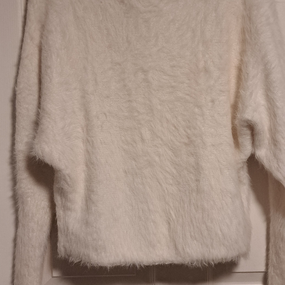 2 Sweaters - Picture 2 of 8